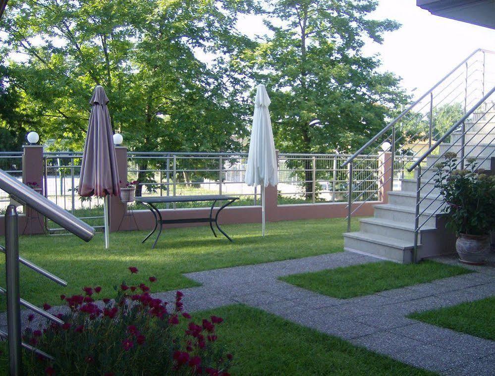 Yasoo Holiday Apartments Olympiada Bagian luar foto